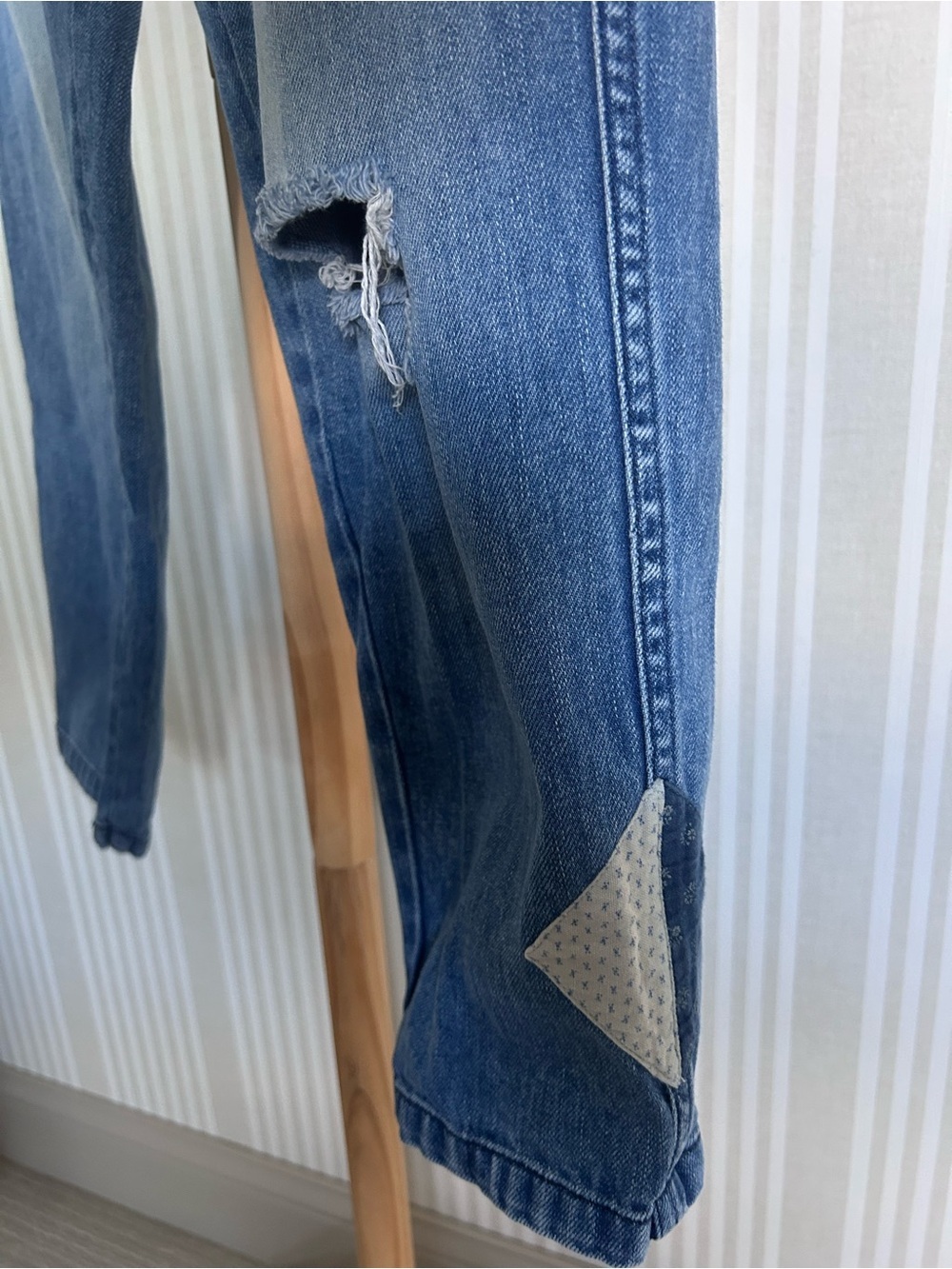 Free People Down To Earth Jeans Embroidered Patchwork Denim Boho Women’s Size 27 - Picture 10 of 14